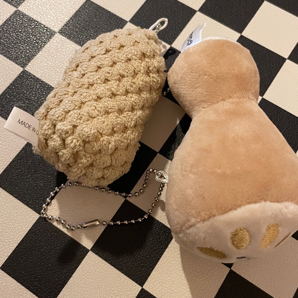 NWOT - Keychains - Peanuts & Lotus Root - Picture 3 of 8